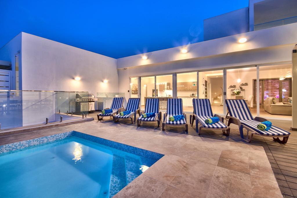 Villa Gaia - Sunset Views, Indoor Heated Pool, Sauna And Games Room Mellieħa Exteriör bild