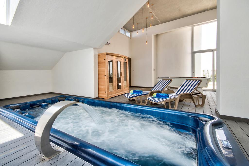 Villa Gaia - Sunset Views, Indoor Heated Pool, Sauna And Games Room Mellieħa Exteriör bild