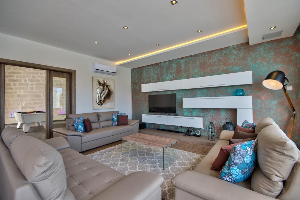 Villa Gaia - Sunset Views, Indoor Heated Pool, Sauna And Games Room Mellieħa Exteriör bild