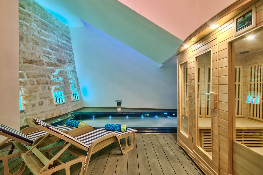 Villa Gaia - Sunset Views, Indoor Heated Pool, Sauna And Games Room Mellieħa Exteriör bild