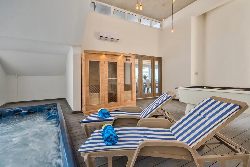Villa Gaia - Sunset Views, Indoor Heated Pool, Sauna And Games Room Mellieħa Exteriör bild