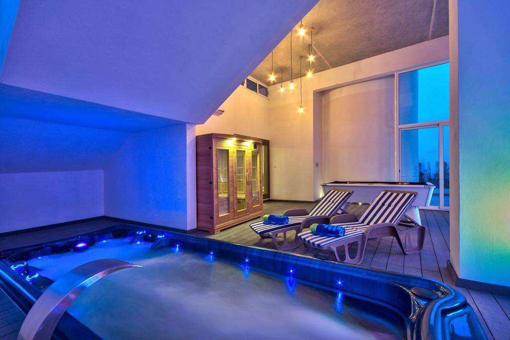 Villa Gaia - Sunset Views, Indoor Heated Pool, Sauna And Games Room Mellieħa Exteriör bild